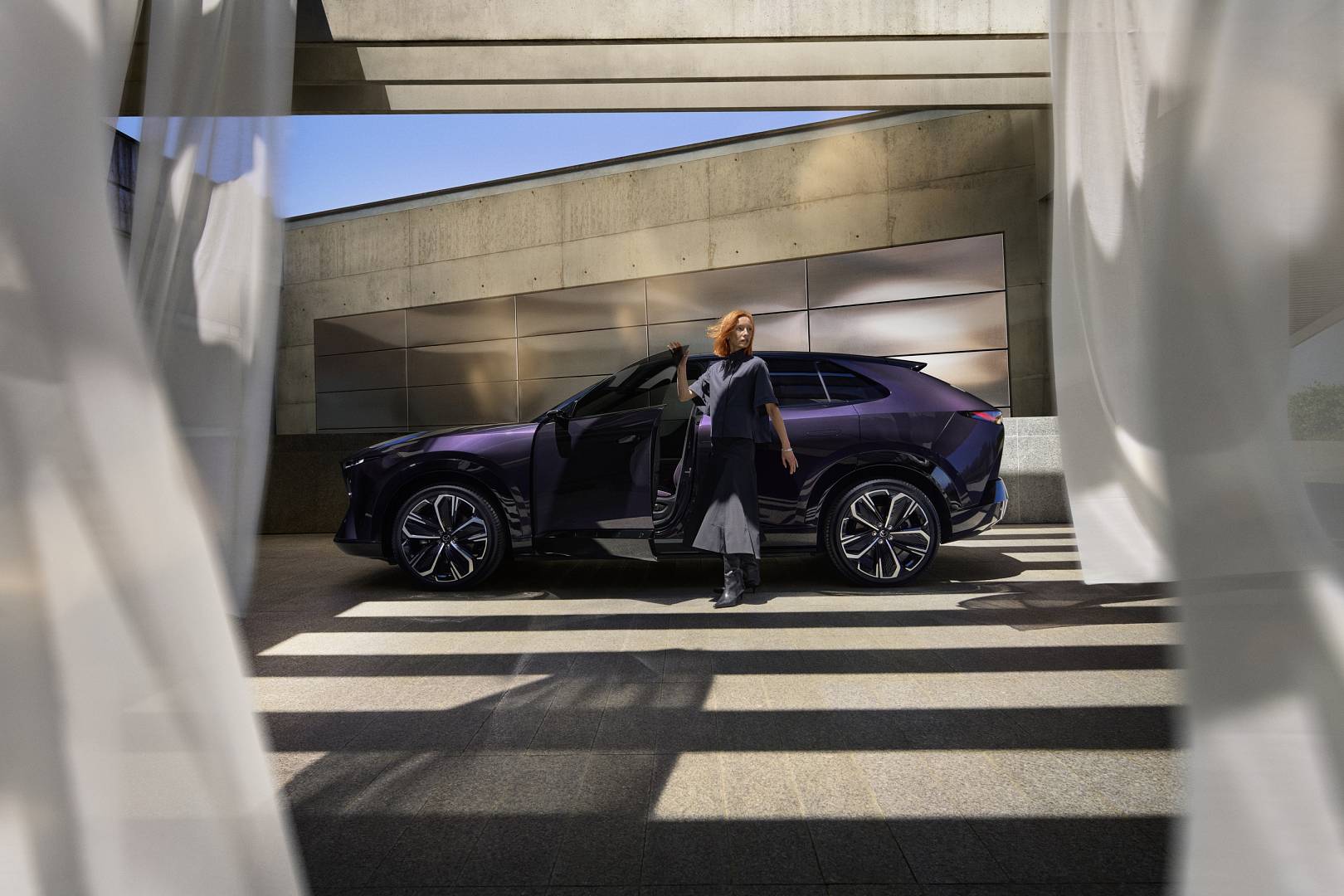 elektryczny SUV Mazda CX-6e z baterią LFP
